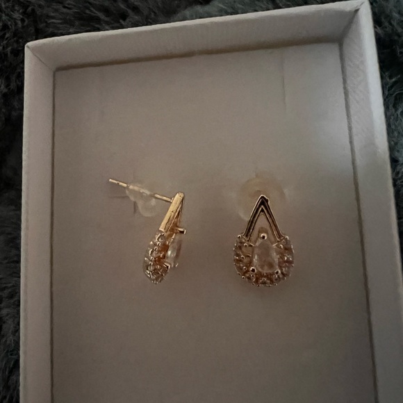 Tear drop diamond earrings - Picture 6 of 6